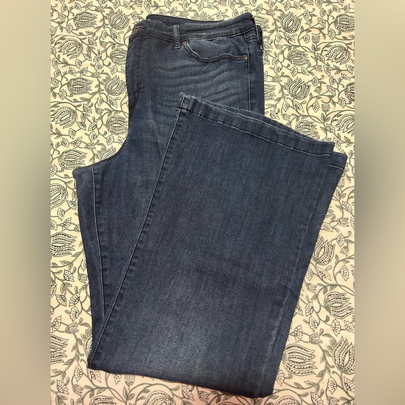 Sofia by Sofia Vergara Dark Blue Melisa Flare Jeans, size 20 with 31.5" inseam - Picture 1 of 14